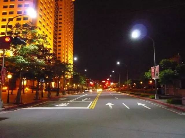 奎屯新疆路灯和景观灯的用途功能区别比较