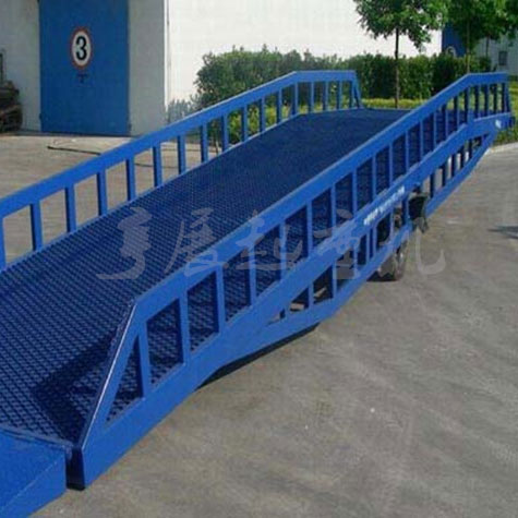 胶州货梯生产厂讲解登车桥的作用
