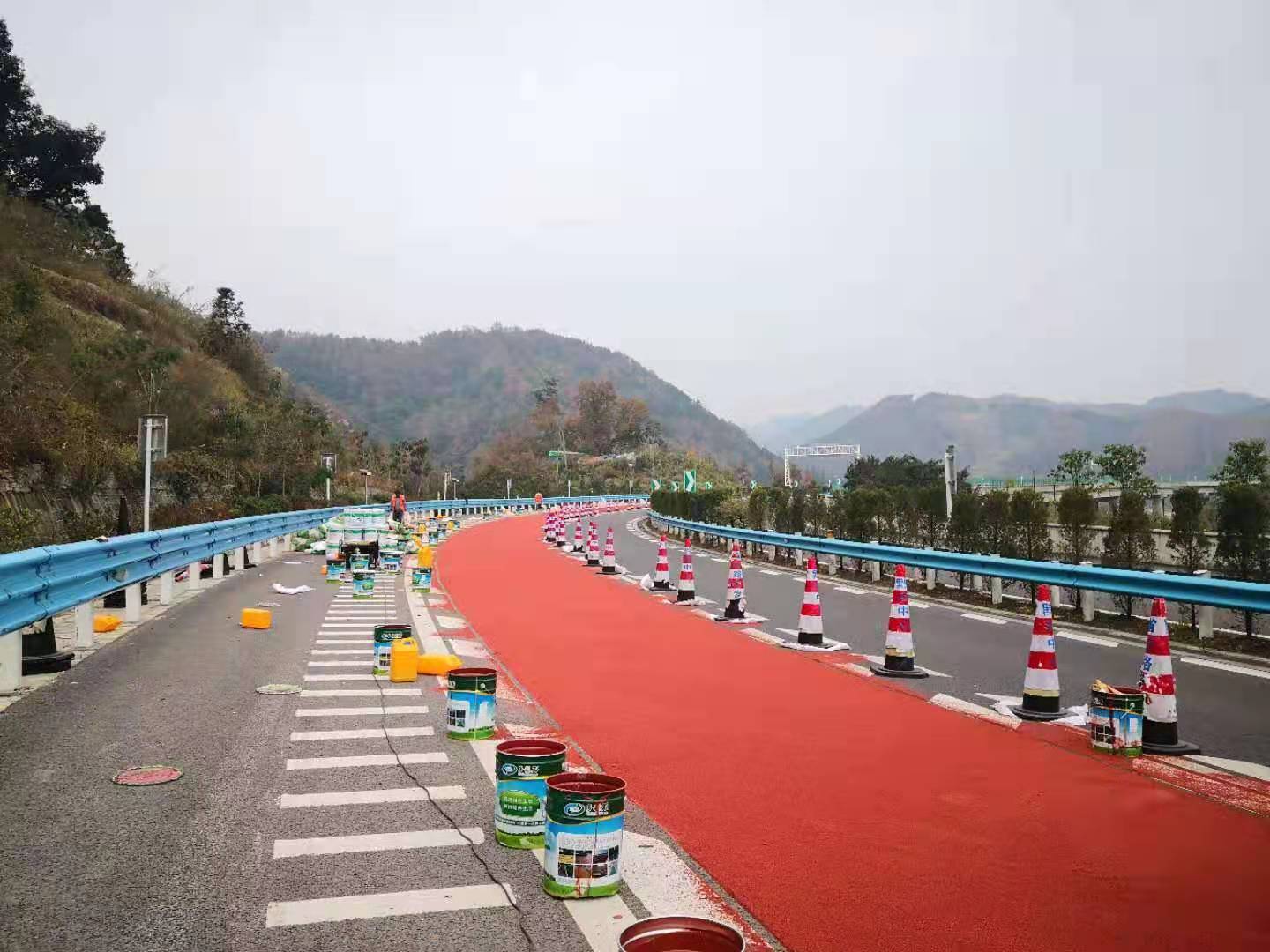 重庆防滑透水彩色路面