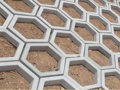 南京草坪砖是一种用于铺设草坪或人行道的砖块